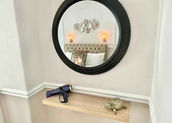 Within The Walls Feriehus *